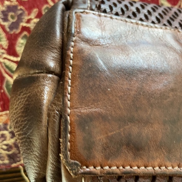 Vive la Difference Italian Brown Leather Crossbody Bag - Picture 5 of 8